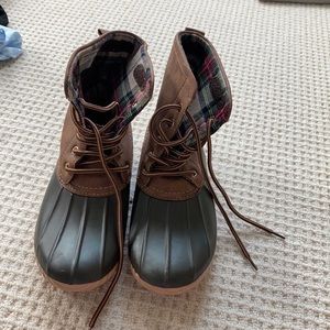 Worn once! Marley and Lilly duck boots